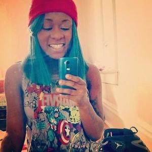 Meet your Posher, Simone